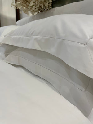 Open image in slideshow, Giza - 100% Egyptian Cotton 650TC Duvet Cover
